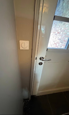 Porte blanche résidentielle